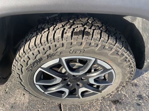 Used 2024 Jeep Compass Trailhawk w/ Trailhawk Elite Group image 17