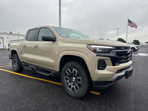 Used 2024 Chevrolet Colorado Z71 w/ Z71 Convenience Package 2 AWD/4WD image 9