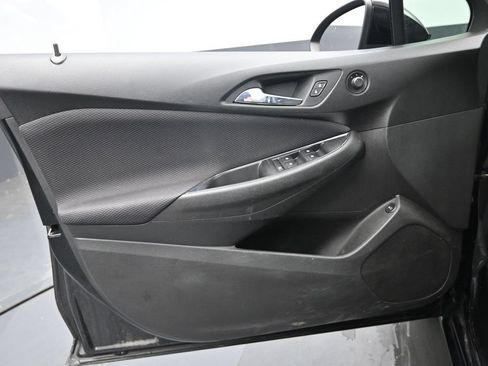Used 2017 Chevrolet Cruze LS FWD image 23
