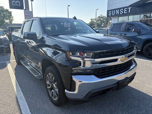Used 2021 Chevrolet Silverado 1500 LT w/ All Star Edition Plus image 2