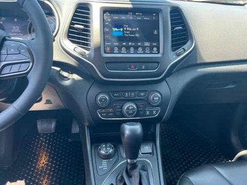 Used 2022 Jeep Cherokee Trailhawk AWD/4WD image 16