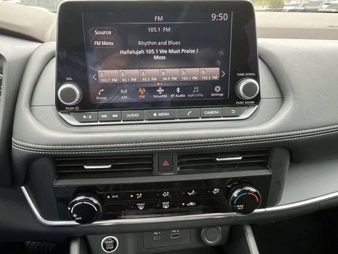 Used 2023 Nissan Rogue S image 12