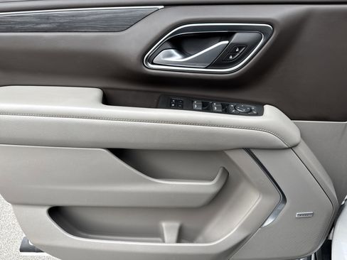 Used 2022 GMC Yukon SLT w/ SLT Premium Package image 14