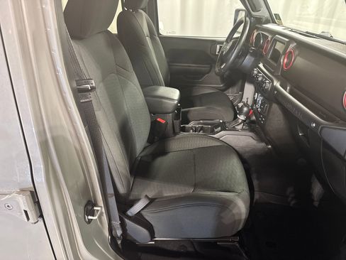 Used 2020 Jeep Wrangler Unlimited Sport image 32