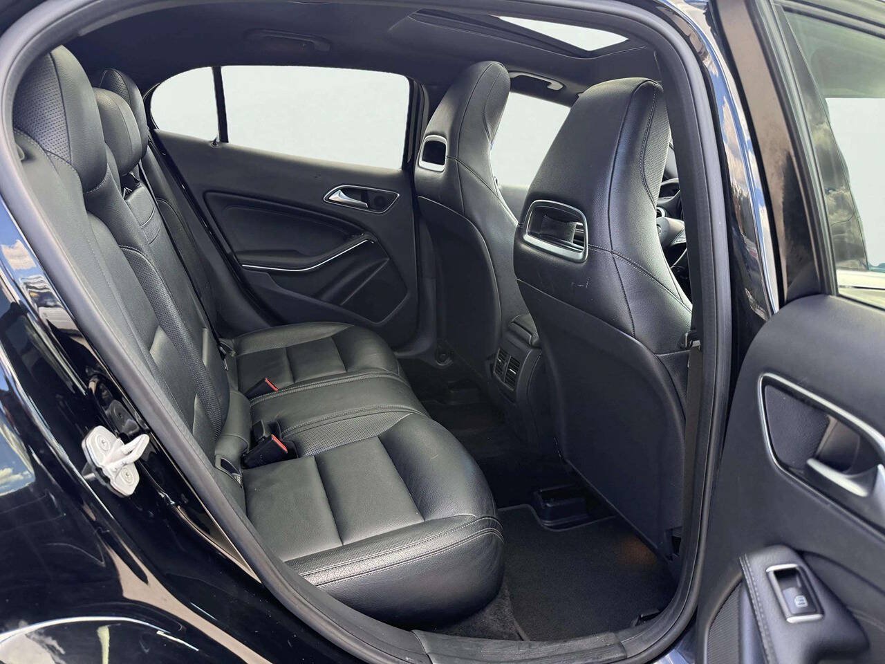 Used 2016 Mercedes-Benz GLA 250 4MATIC image 13