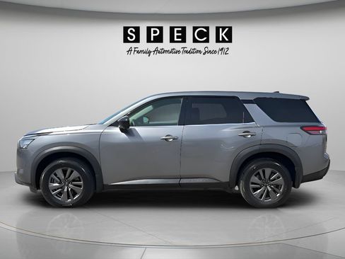 Used 2024 Nissan Pathfinder S AWD/4WD image 2