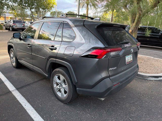 Used 2019 Toyota RAV4 XLE w/ Convenience Package FWD image 4
