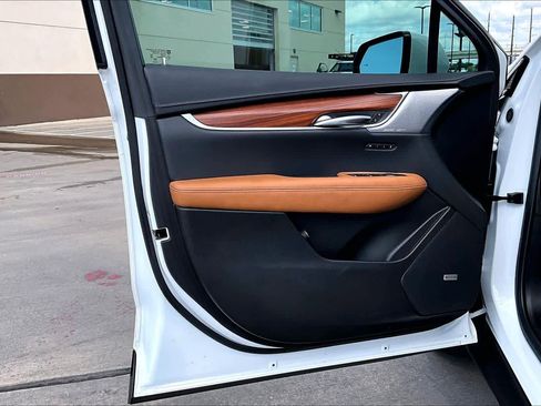 Used 2023 Cadillac XT5 Premium Luxury w/ Technology Package FWD image 21