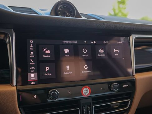 Certified 2026 Porsche Macan AWD/4WD image 57