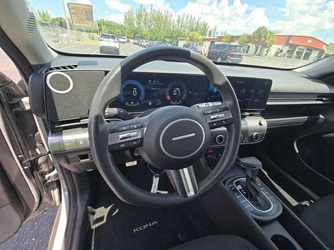 Used 2025 Hyundai Kona SE FWD image 10