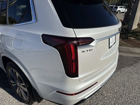 Used 2021 Cadillac XT6 Premium Luxury image 12
