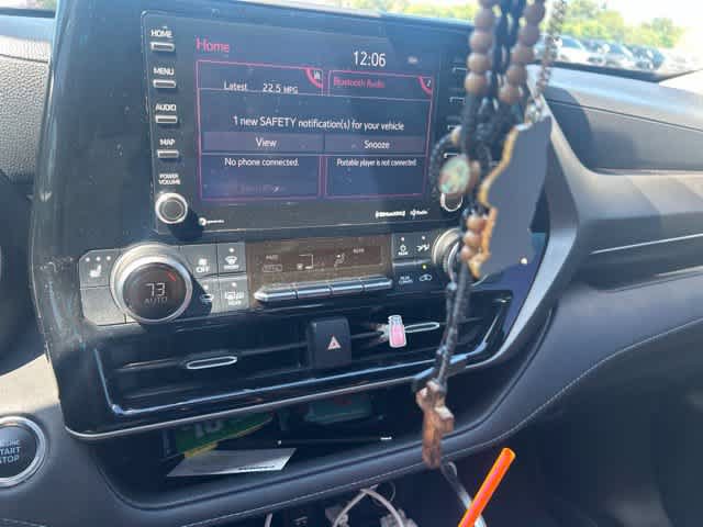 Used 2020 Toyota Highlander XLE FWD image 14