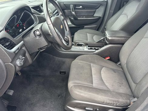 Used 2017 Chevrolet Traverse LT w/ Style and Technology Package image 12