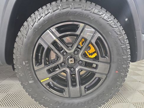 Used 2024 Rivian R1S Adventure image 10