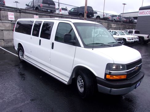 Used 2016 Chevrolet Express 3500 LT w/ LT Preferred Equipment Group image 3