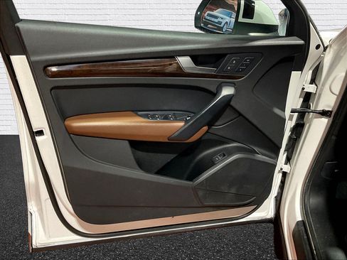 Used 2019 Audi Q5 2.0T Premium w/ Convenience Package AWD/4WD image 19