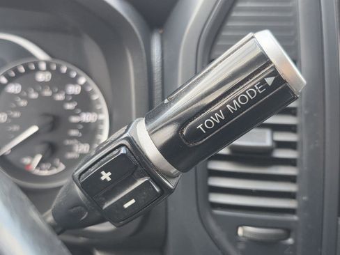 Used 2022 Nissan Titan SV w/ SV Convenience Package AWD/4WD image 12