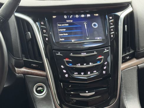 Used 2016 Cadillac Escalade Premium RWD image 17