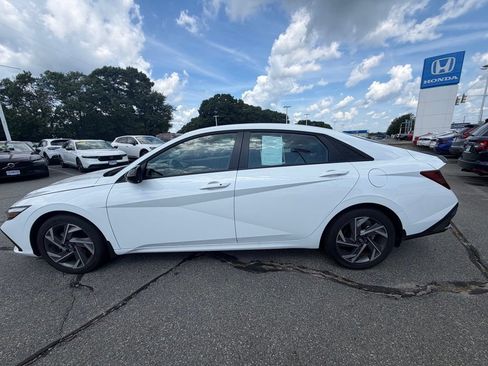Used 2025 Hyundai Elantra Sport FWD image 2
