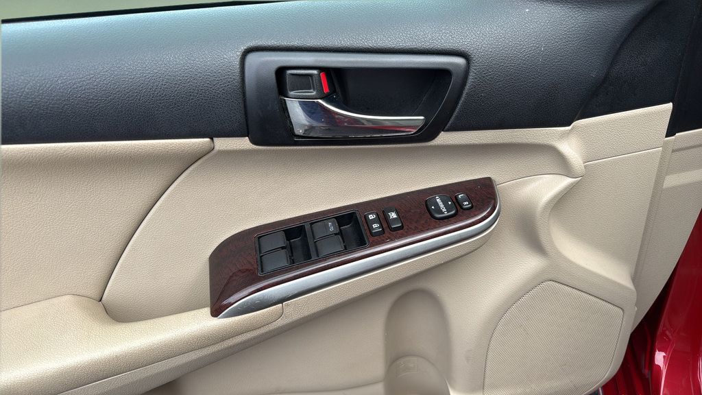 Used 2012 Toyota Camry XLE FWD image 11