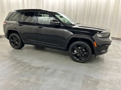 Used 2023 Jeep Grand Cherokee Altitude AWD/4WD image 1