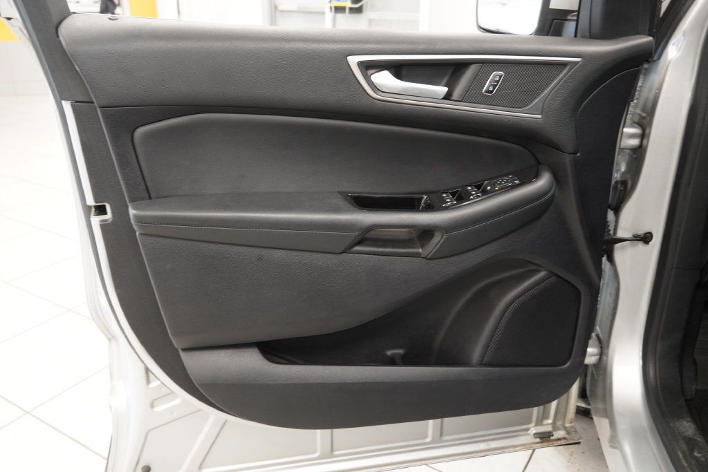 Used 2019 Ford Edge SEL w/ Equipment Group 201A AWD/4WD image 16