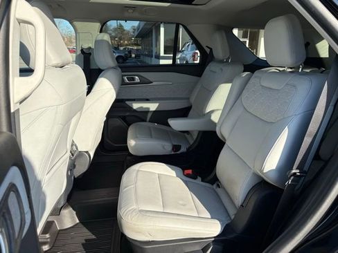 Used 2025 Ford Explorer Platinum w/ Ultimate Package image 21