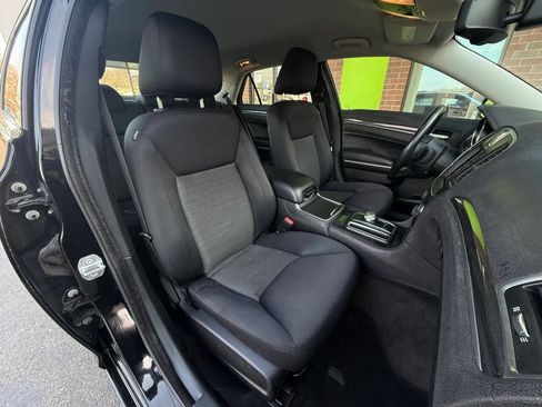 Used 2018 Chrysler 300 Touring image 18