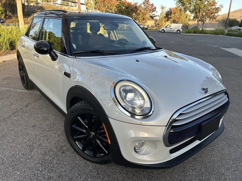 Used 2015 MINI Cooper 4-Door Hardtop image 3