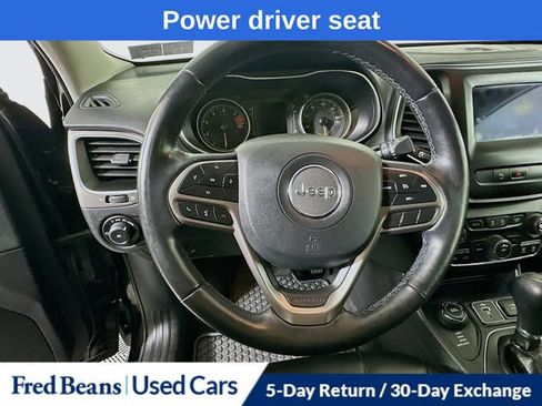 Used 2019 Jeep Cherokee Latitude Plus w/ Cold Weather Group AWD/4WD image 16