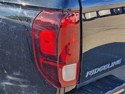 Used 2017 Honda Ridgeline Black Edition image 12