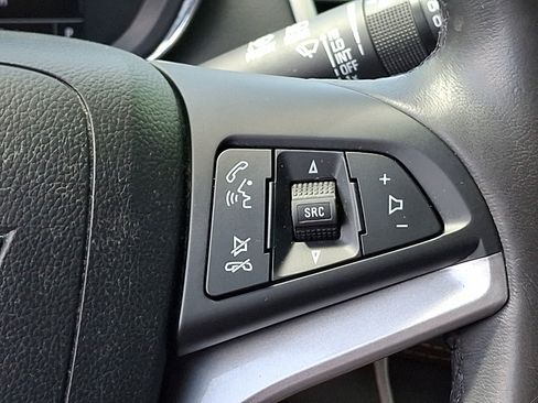 Used 2020 Chevrolet Trax LT w/ LT Convenience Package AWD/4WD image 21
