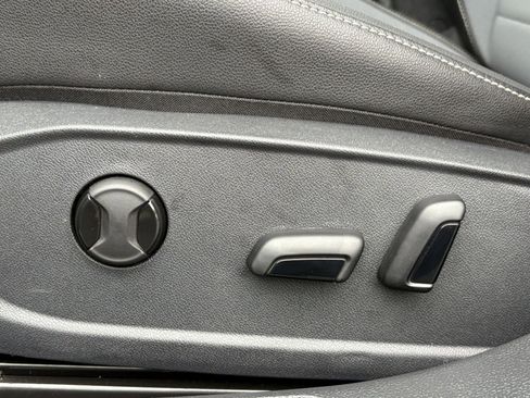 Used 2025 Volkswagen Jetta SE image 23