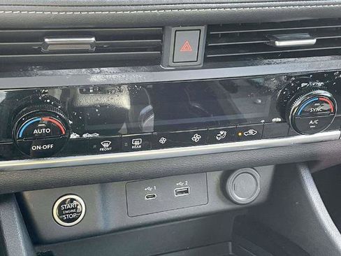 Used 2023 Nissan Rogue SV image 26