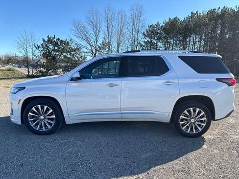 Used 2023 Chevrolet Traverse Premier AWD/4WD image 9