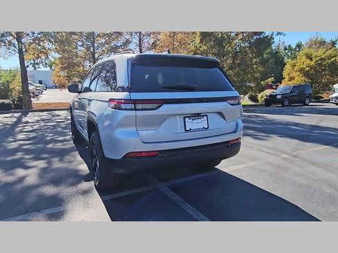 New 2025 Jeep Grand Cherokee Altitude RWD image 27