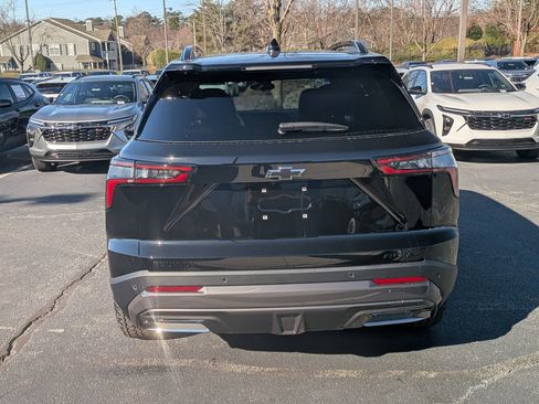 New 2026 Chevrolet Equinox ACTIV w/ Convenience Package III FWD image 7