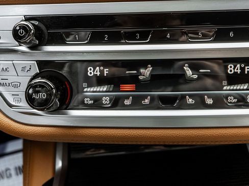 Used 2022 BMW 750i xDrive w/ Executive Package image 30