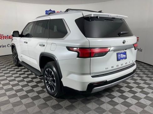 Used 2025 Toyota Sequoia Platinum image 5