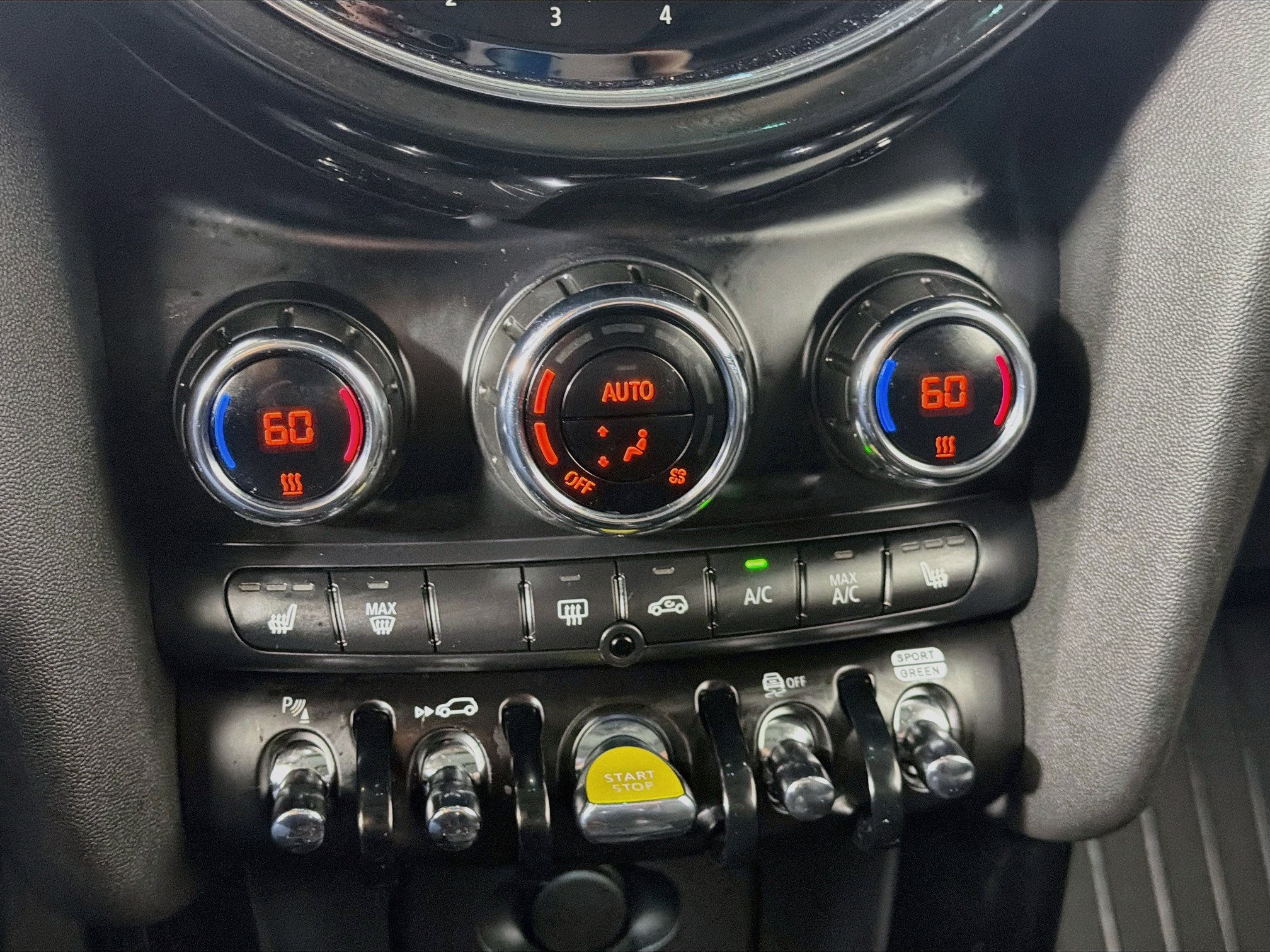 Used 2024 MINI Cooper SE FWD image 23