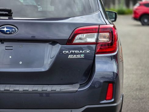 Used 2016 Subaru Outback 2.5i Premium AWD/4WD image 8