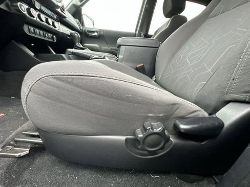 Used 2017 Toyota Tacoma TRD Sport w/ Premium & Technology Package image 17