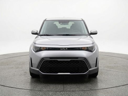 Used 2025 Kia Soul LX w/ LX Technology Package image 2