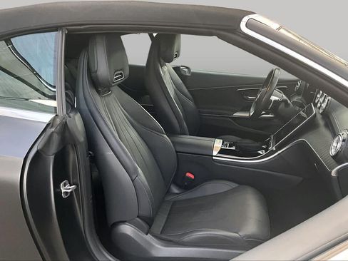 Used 2025 Mercedes-Benz CLE 450 4MATIC Cabriolet image 9