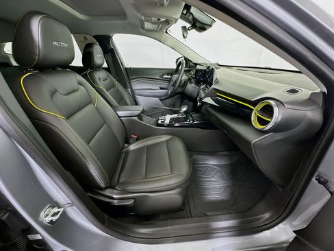 Used 2025 Chevrolet Trax ACTIV w/ Sunroof Package image 29