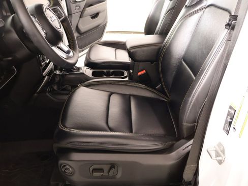 Used 2024 Jeep Wrangler Sahara image 11