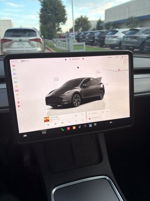 Used 2024 Tesla Model Y Long Range AWD/4WD image 2