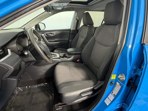 Used 2019 Toyota RAV4 XLE AWD/4WD image 30