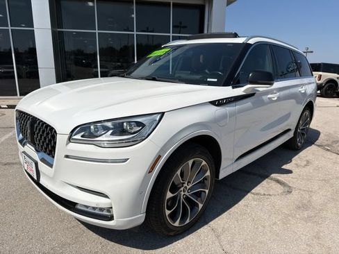 Used 2022 Lincoln Aviator Grand Touring w/ Equipment Group 301A AWD/4WD image 3