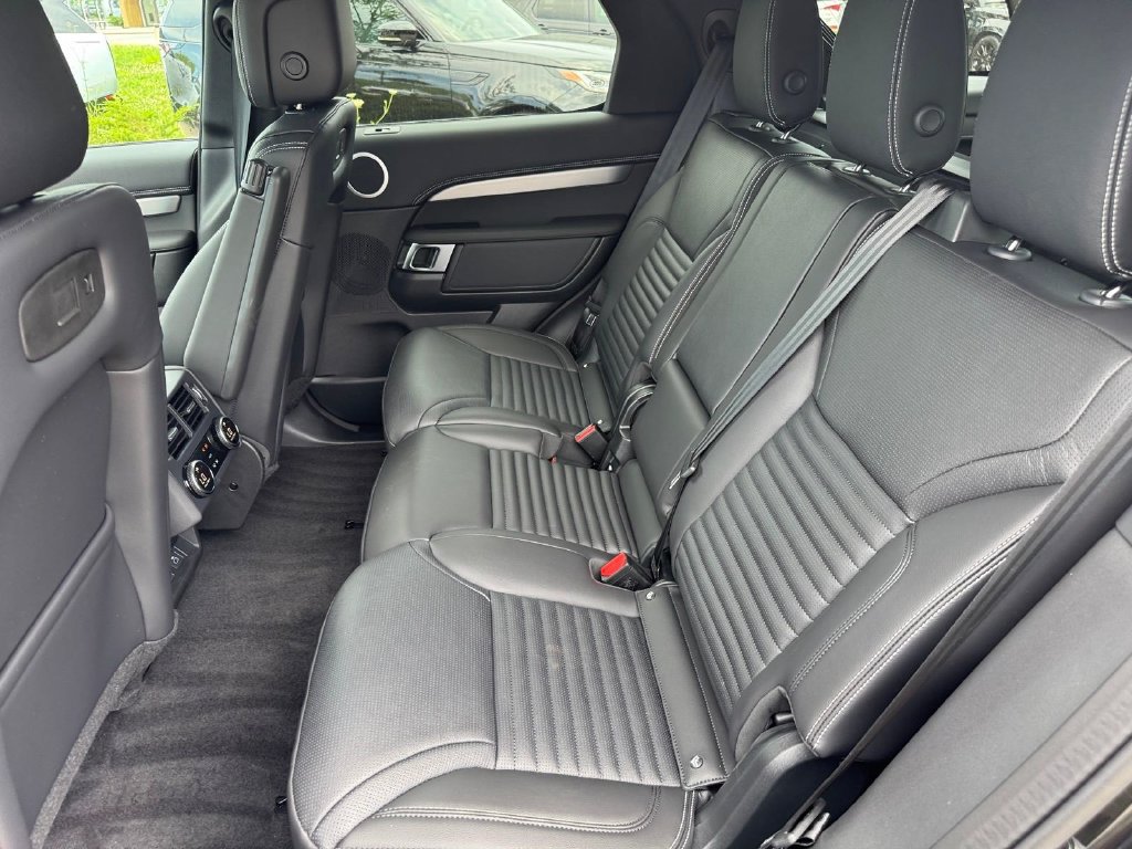 New 2026 Land Rover Discovery Limited Edition AWD/4WD image 8